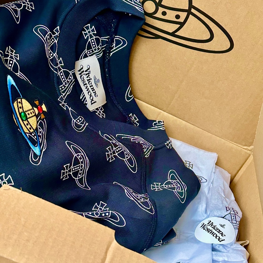 Vivienne Westwood Embroidered Orb Sweatshirt SZ M BNWT - Picture 16 of 16